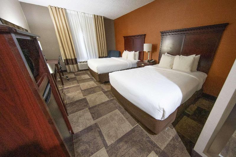 Comfort Inn & Suites Hutchinson Area image