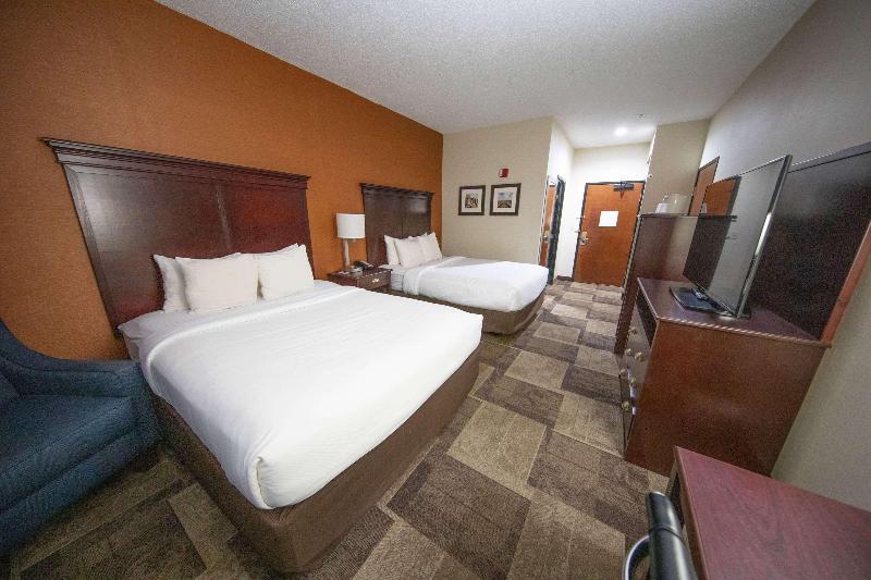 Comfort Inn & Suites Hutchinson Area image