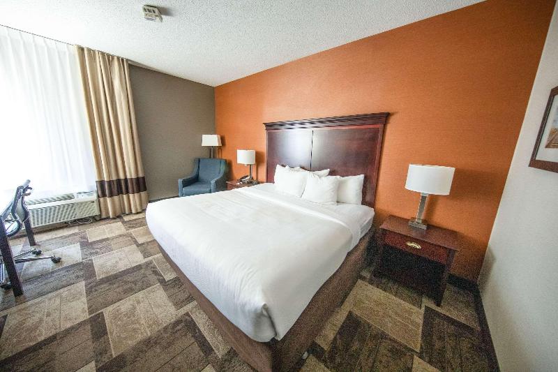 Comfort Inn & Suites Hutchinson Area image