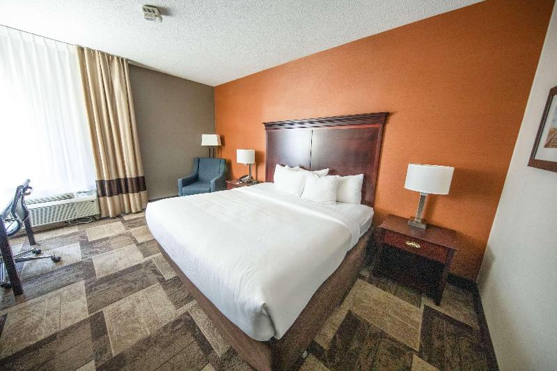 Comfort Inn & Suites Hutchinson Area image