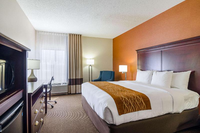 Comfort Inn & Suites Hutchinson Area image