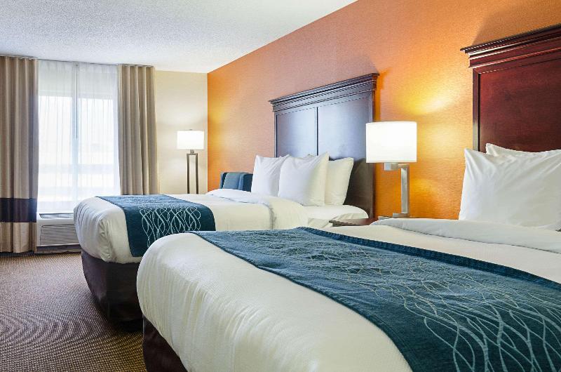 Comfort Inn & Suites Hutchinson Area image
