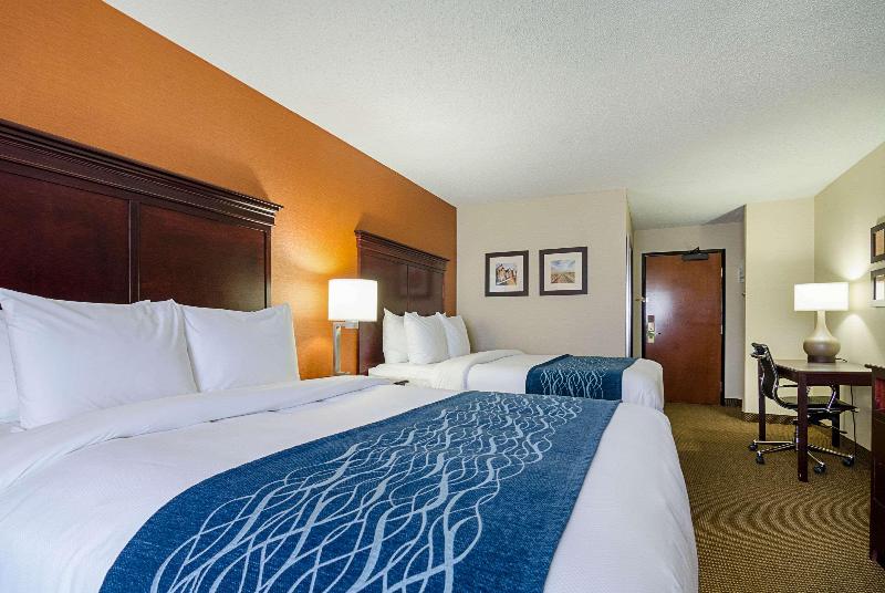 Comfort Inn & Suites Hutchinson Area image