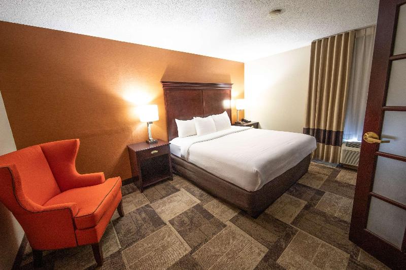 Comfort Inn & Suites Hutchinson Area image