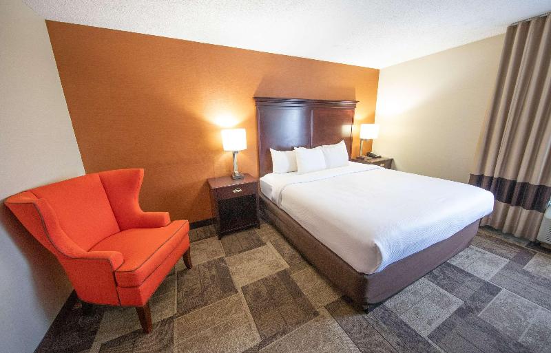 Comfort Inn & Suites Hutchinson Area image