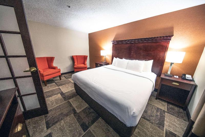 Comfort Inn & Suites Hutchinson Area image