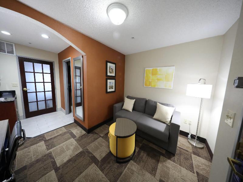 Comfort Inn & Suites Hutchinson Area image