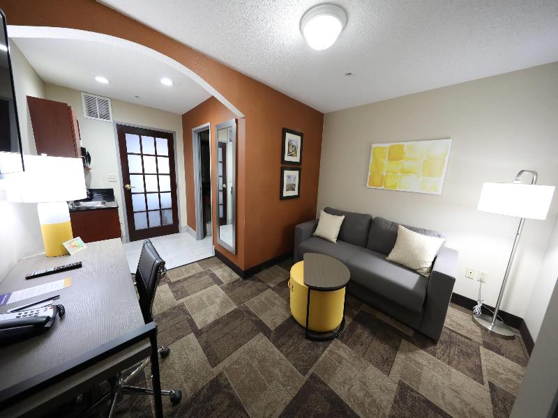 Comfort Inn & Suites Hutchinson Area image