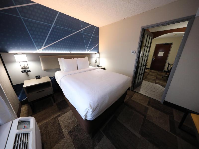 Comfort Inn & Suites Hutchinson Area image