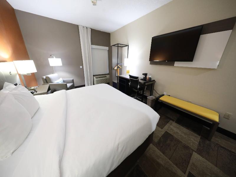 Comfort Inn & Suites Hutchinson Area image