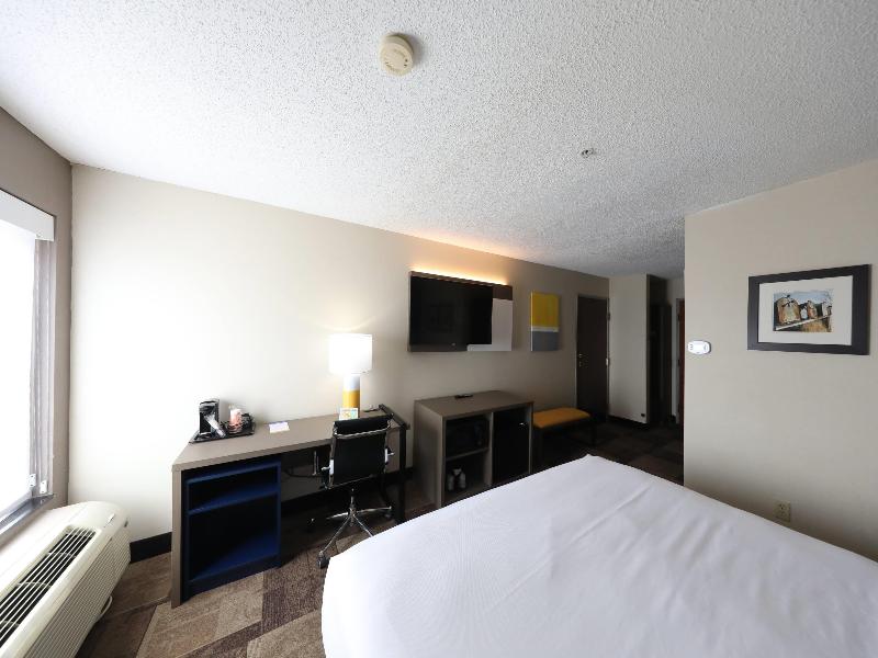 Comfort Inn & Suites Hutchinson Area image