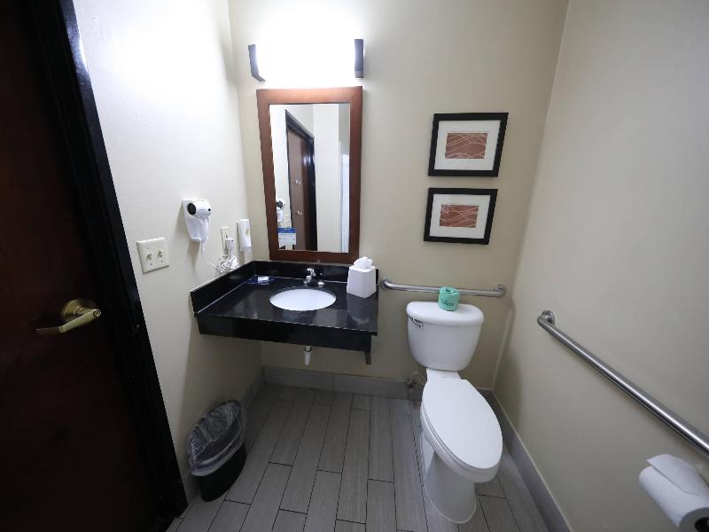 Comfort Inn & Suites Hutchinson Area image