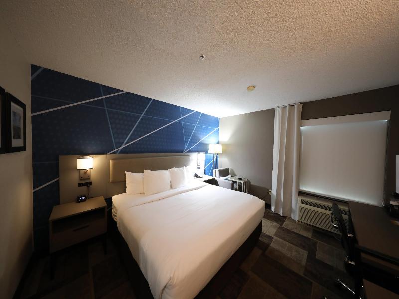 Comfort Inn & Suites Hutchinson Area image