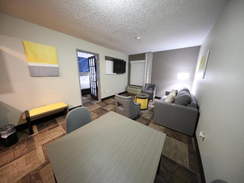 Comfort Inn & Suites Hutchinson Area image