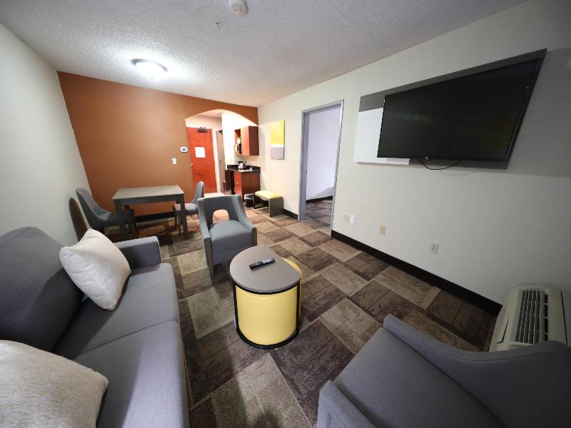 Comfort Inn & Suites Hutchinson Area image