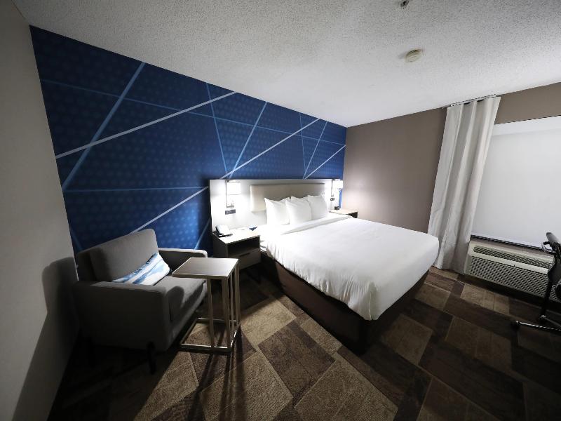 Comfort Inn & Suites Hutchinson Area image