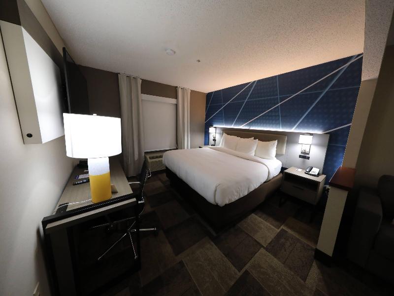 Comfort Inn & Suites Hutchinson Area image