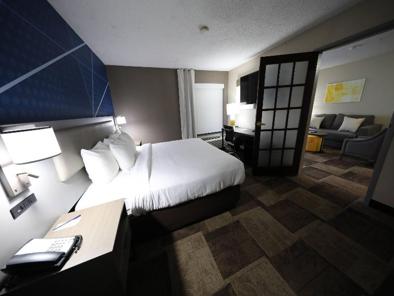 Comfort Inn & Suites Hutchinson Area image