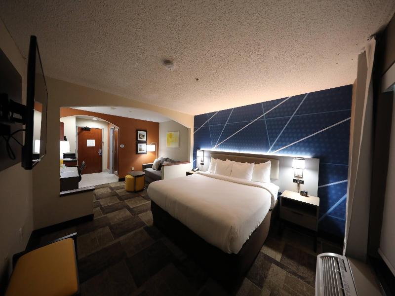 Comfort Inn & Suites Hutchinson Area image