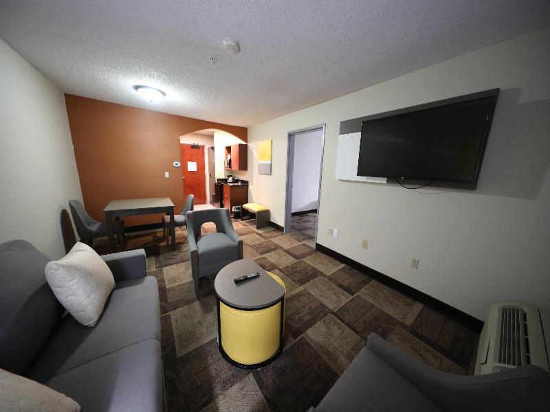 Comfort Inn & Suites Hutchinson Area image