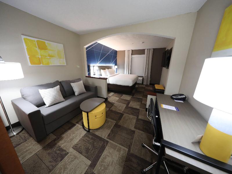 Comfort Inn & Suites Hutchinson Area image