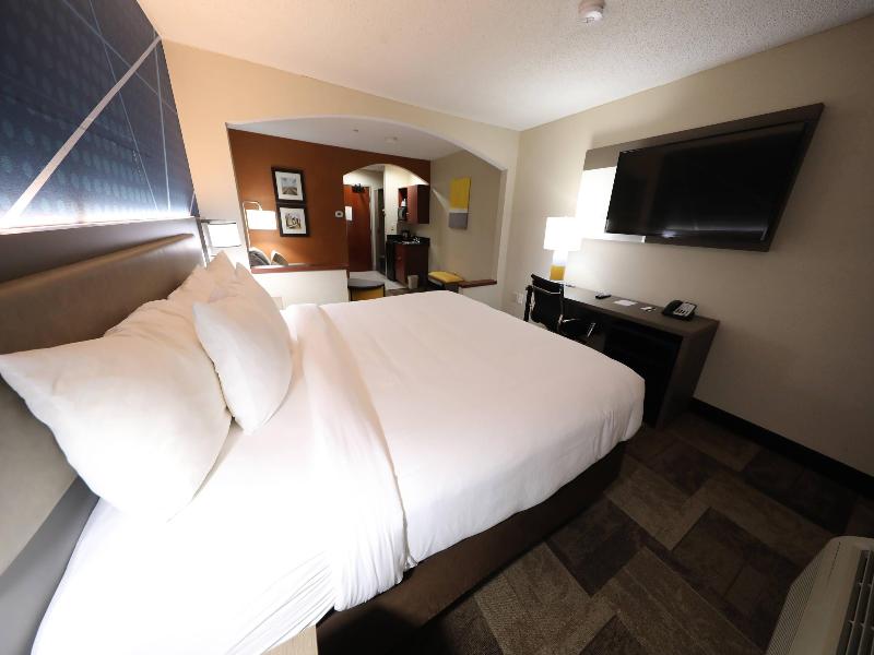 Comfort Inn & Suites Hutchinson Area image