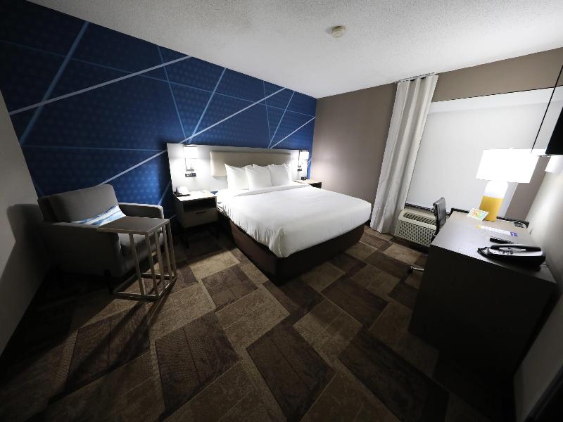 Comfort Inn & Suites Hutchinson Area image