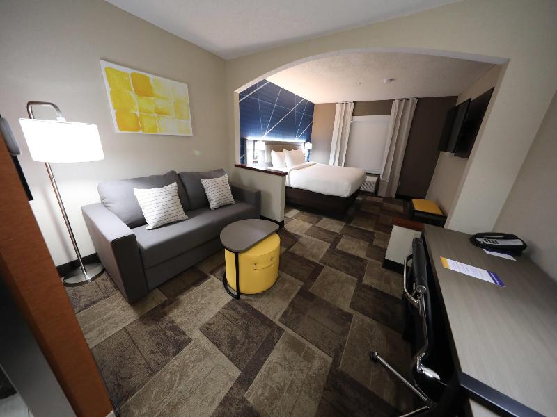Comfort Inn & Suites Hutchinson Area image