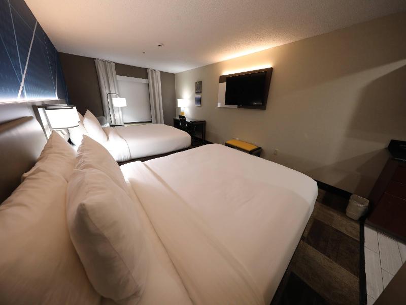 Comfort Inn & Suites Hutchinson Area image