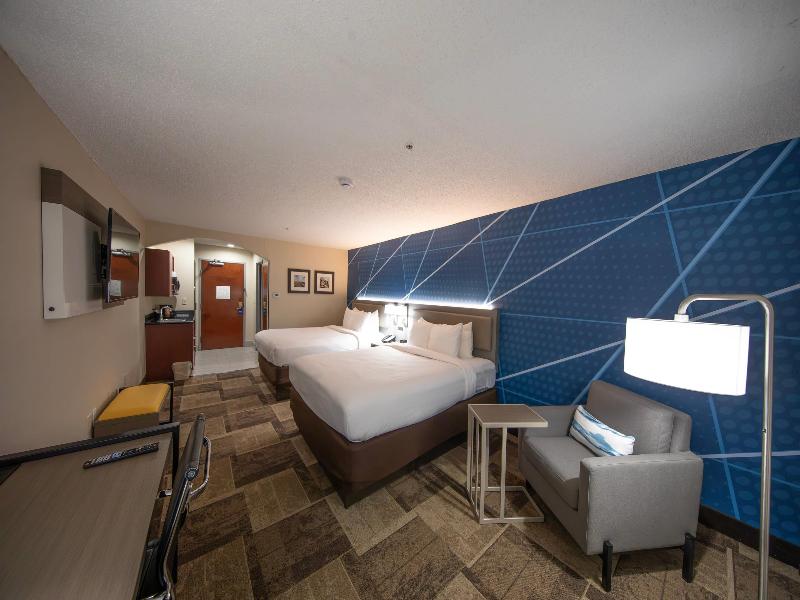 Comfort Inn & Suites Hutchinson Area image