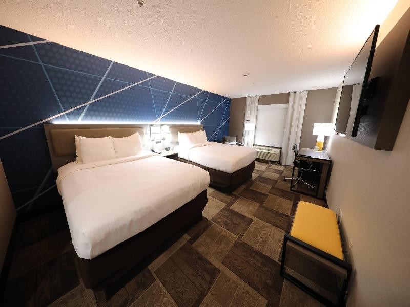 Comfort Inn & Suites Hutchinson Area image