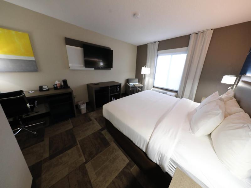 Comfort Inn & Suites Hutchinson Area image