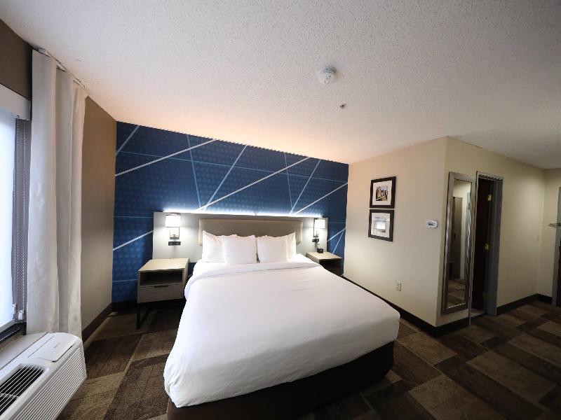 Comfort Inn & Suites Hutchinson Area image