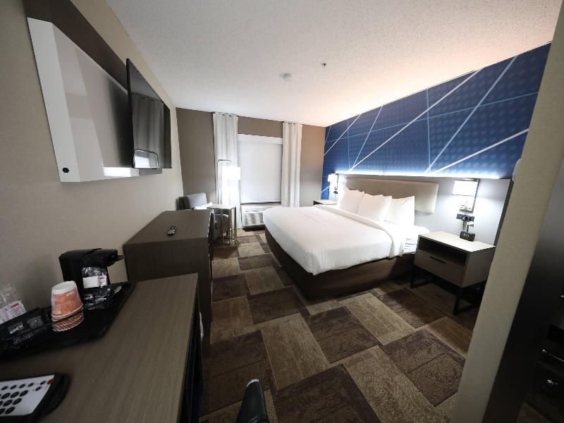 Comfort Inn & Suites Hutchinson Area image