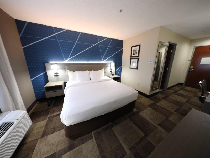 Comfort Inn & Suites Hutchinson Area image
