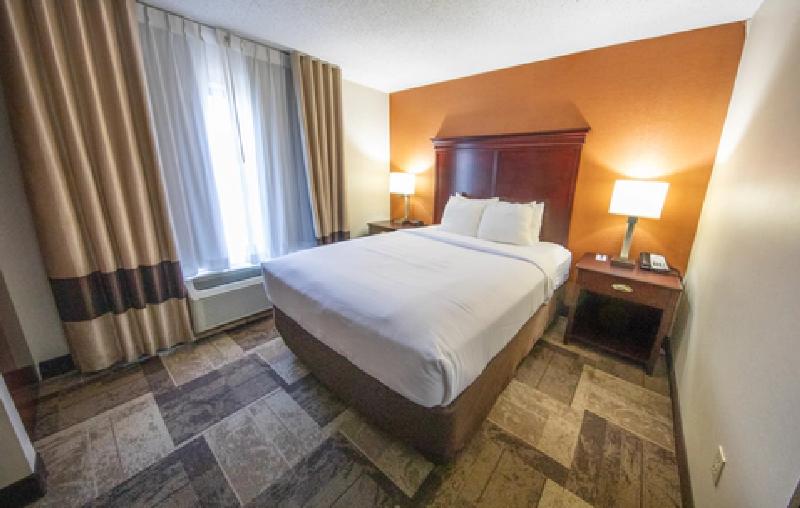 Comfort Inn & Suites Hutchinson Area image