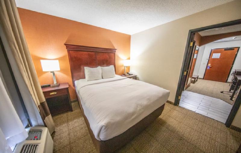 Comfort Inn & Suites Hutchinson Area image