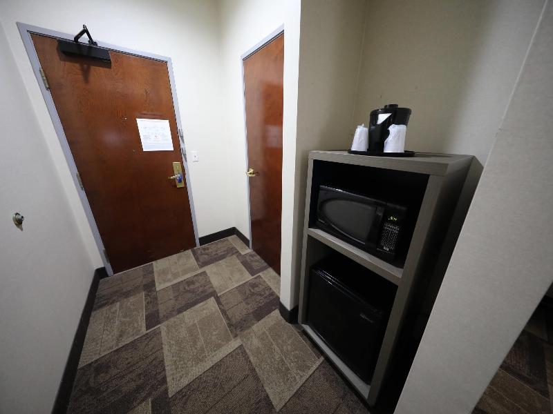 Comfort Inn & Suites Hutchinson Area image
