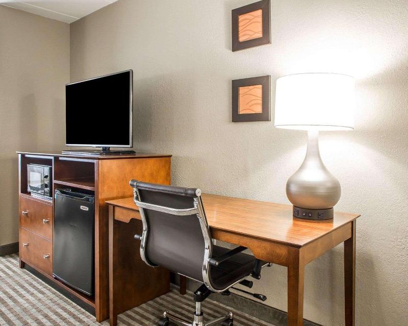 Comfort Inn Hammond I-94 image