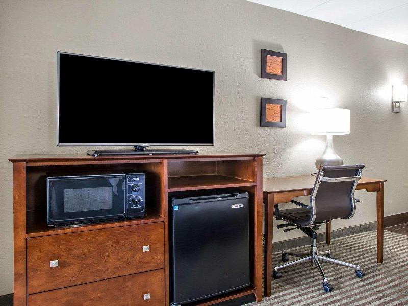 Comfort Inn Hammond I-94 image