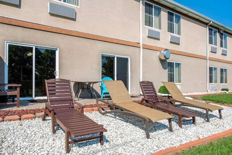 Econo Lodge Shelbyville image