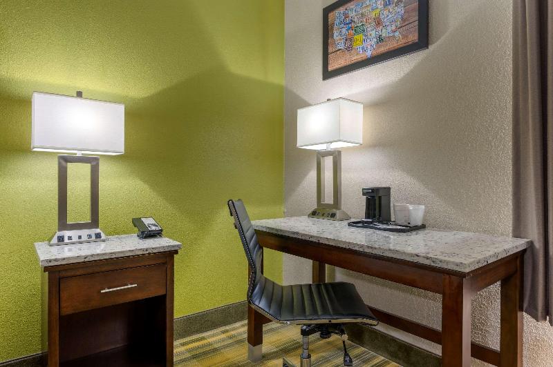 Econo Lodge Shelbyville image