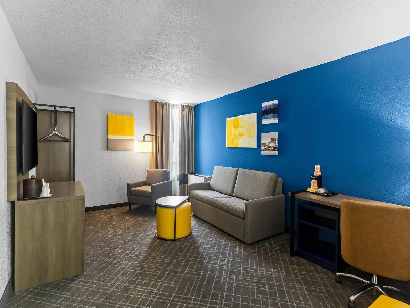Comfort Inn & Suites Evansville Airport image