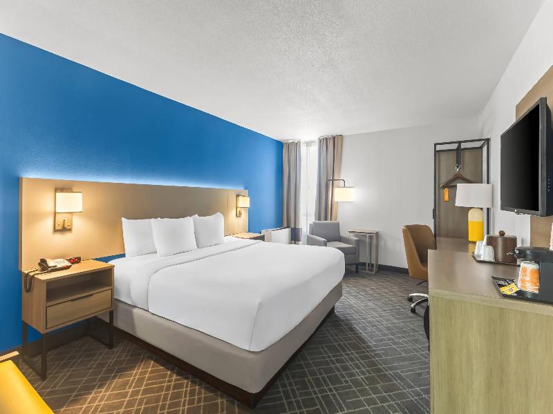 Comfort Inn & Suites Evansville Airport image