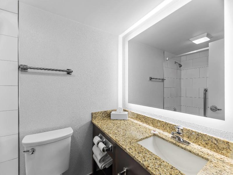 Comfort Inn & Suites Evansville Airport image