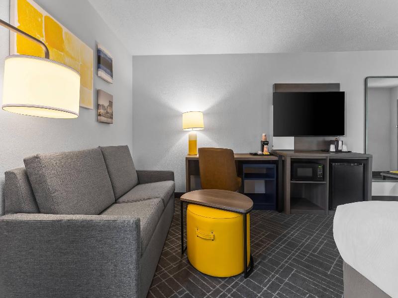 Comfort Inn & Suites Evansville Airport image