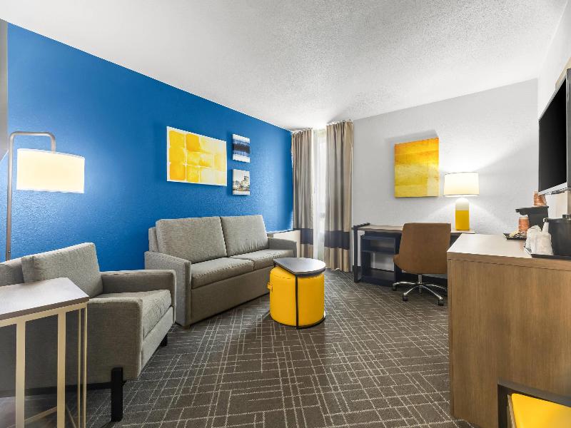 Comfort Inn & Suites Evansville Airport image