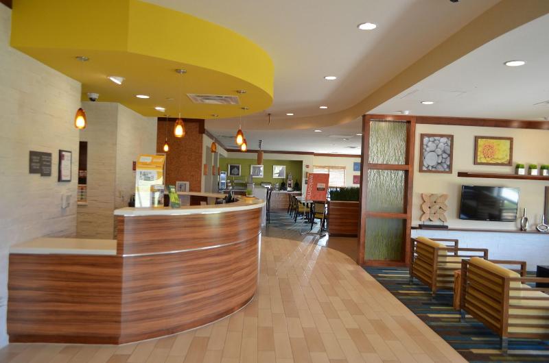 Comfort Suites Bossier City - Shreveport East image