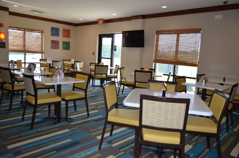 Comfort Suites Bossier City - Shreveport East image