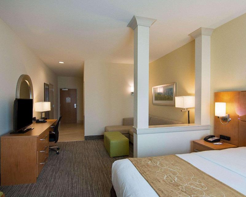 Comfort Suites Bossier City - Shreveport East image